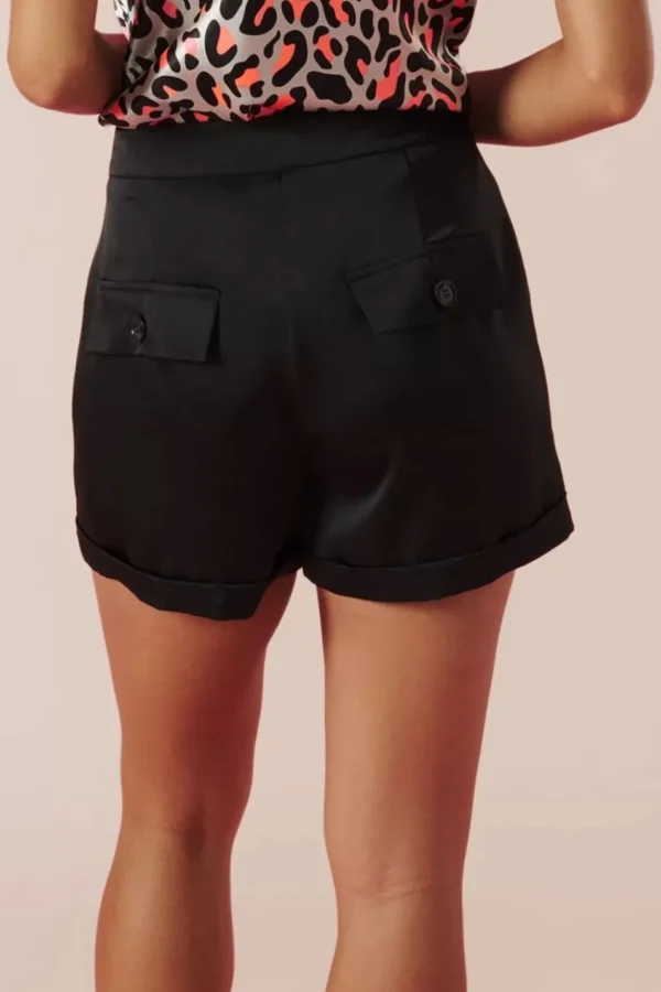 Kyra Satin Look Short In Zwart-Minueto Store